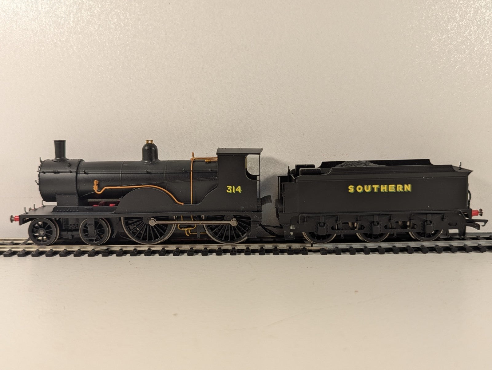 Hornby R2829 OO Gauge SR T9 'Greyhound' 4-4-0 - Missing Front Coupling