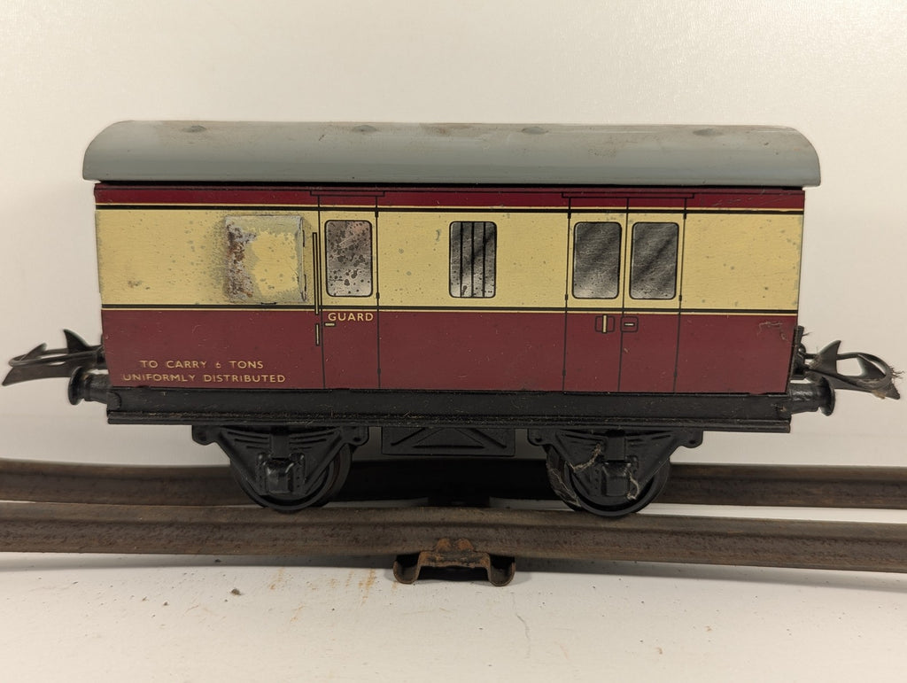 Hornby O Gauge No. 51 Passenger Brake Van Rolling Stock BR Crimson and Cream