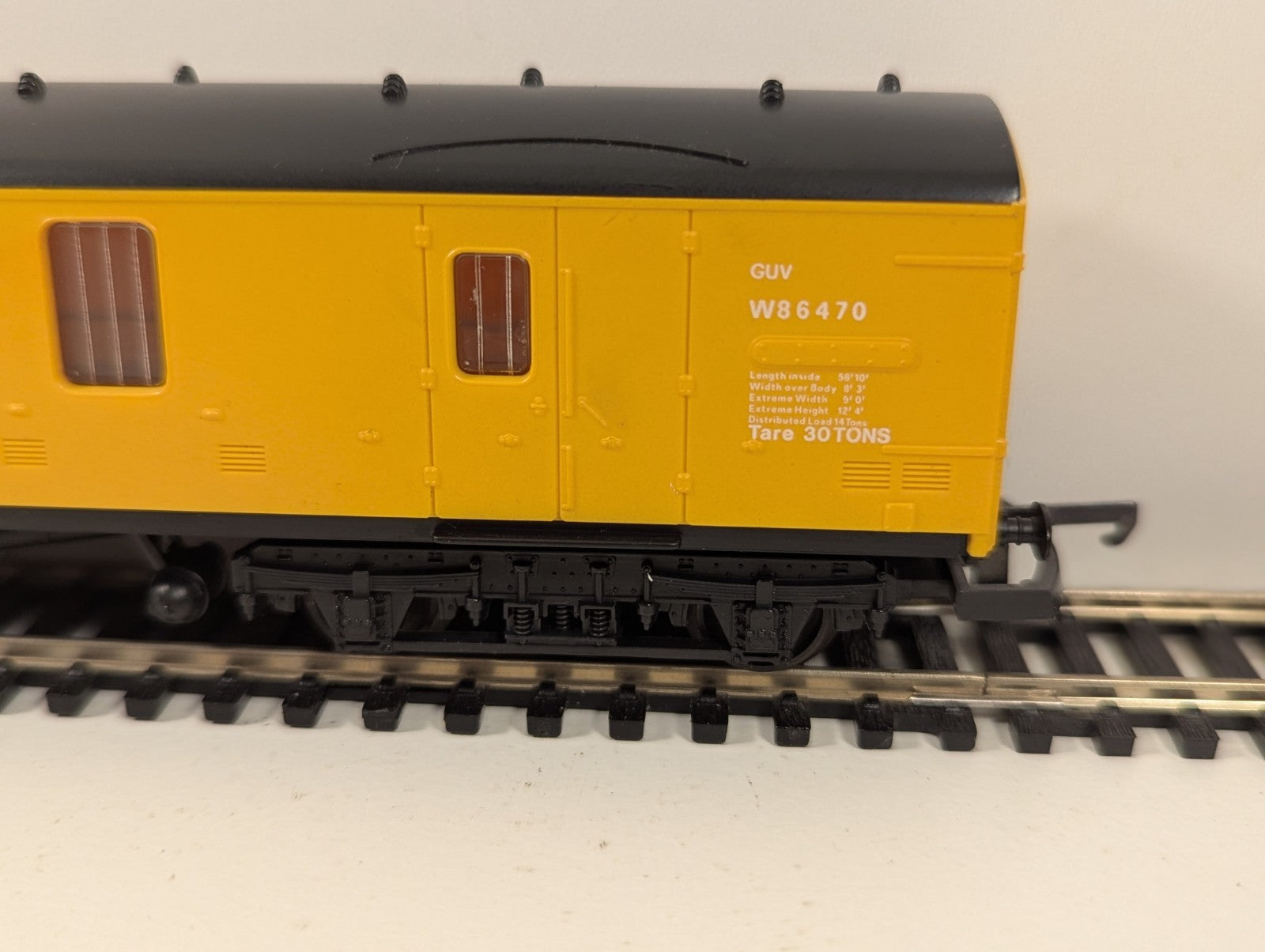 Lima 305658W OO Gauge BR Mk1 GUV Theakston Brewers