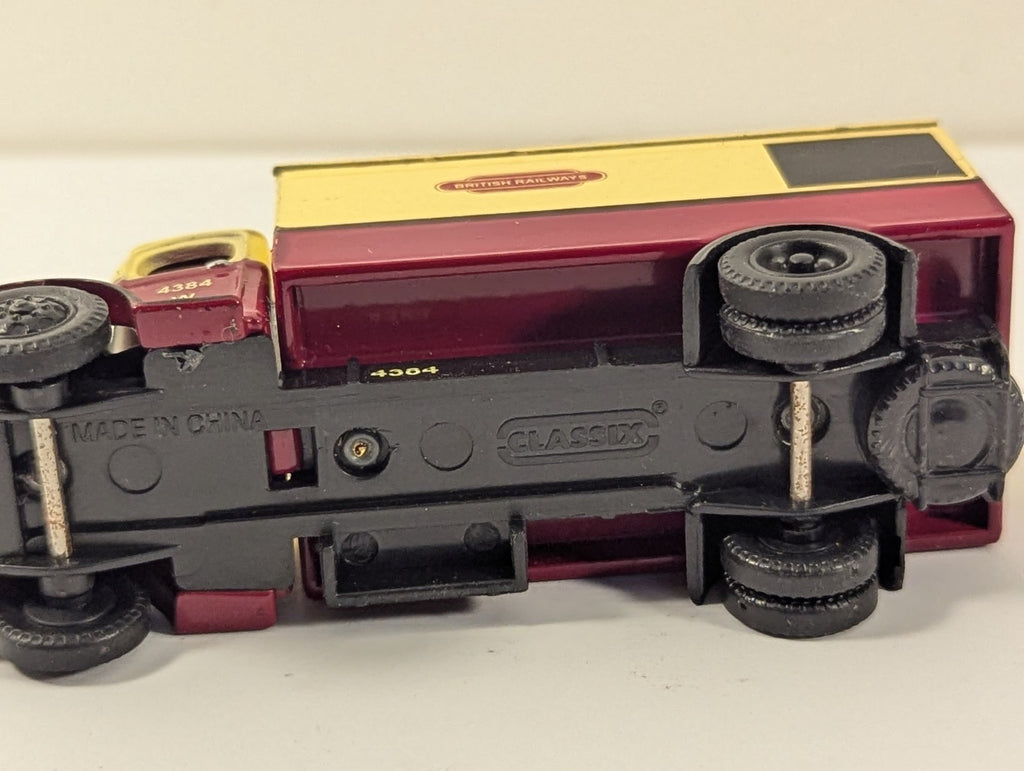Classix 1:76 Scale (OO Gauge) Austin K2 Box Van Die-cast Vehicle 43