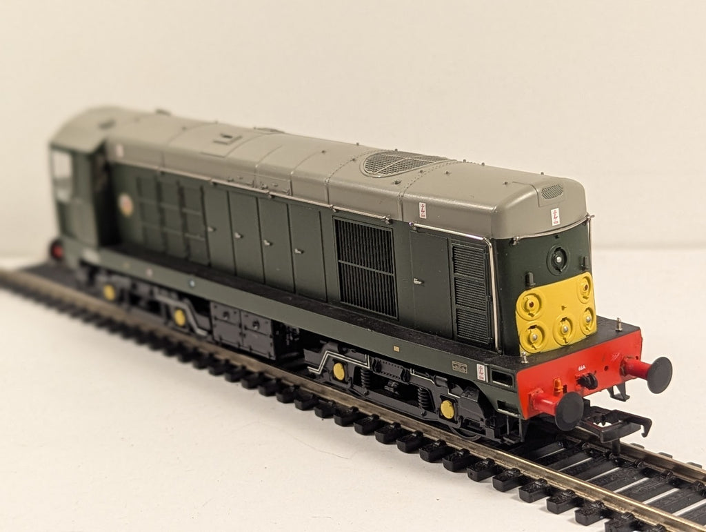 Bachmann OO Gauge Class 20 Locomotive D8123 BR Green 30-047 DCC Sound