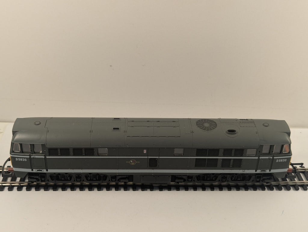 Lima OO Gauge BR Class 31 Diesel Locomotive D5830 in BR Green