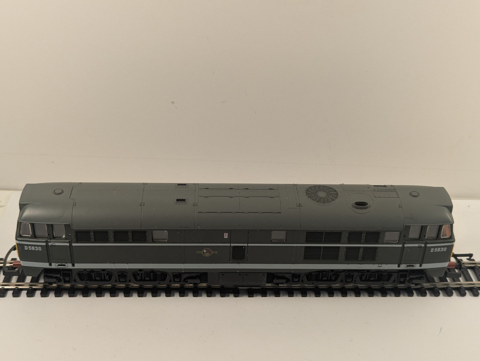 Lima OO Gauge BR Class 31 Diesel Locomotive D5830 in BR Green