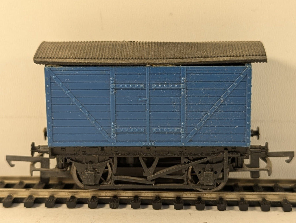 Tri-ang OO Gauge Ventilated Goods Van Goods Wagon Blue R12