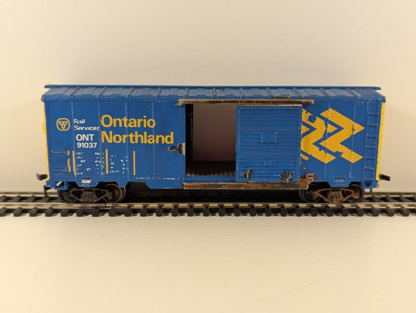 Roundhouse – Ontario Northland 50' Plug-Door Boxcar (H0 Gauge)
