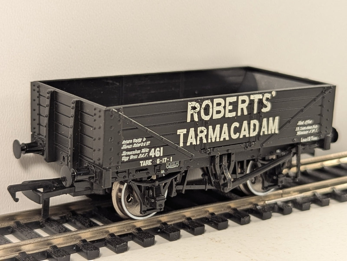 Bachmann Branchline 37-037 5 Plank Wagon “Roberts Tarmacadam”