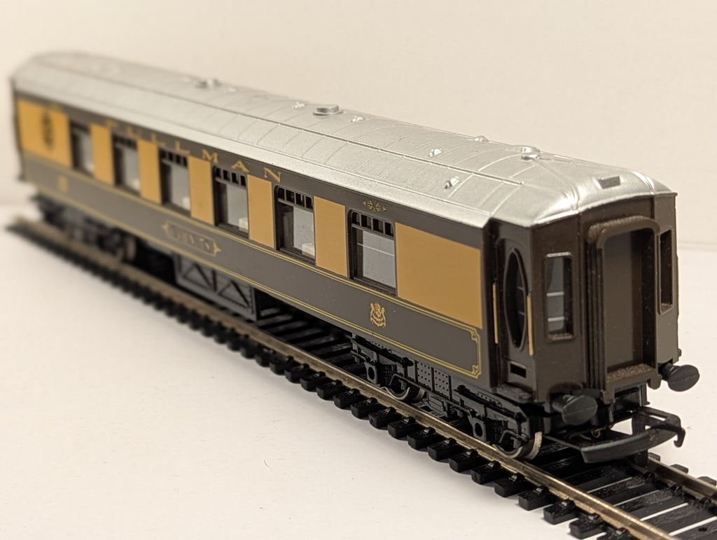Hornby R223 OO Gauge BR Pullman 1st Class Coach Car 78