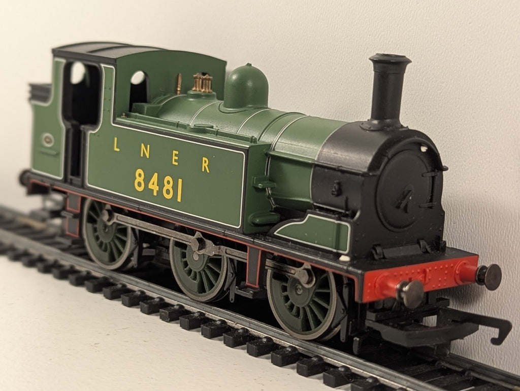 Hornby R2164A OO Gauge Class J83 0-6-0T LNER 8481 Apple Green