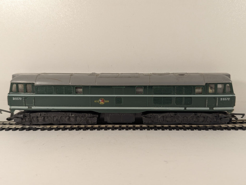 Tri-ang OO Gauge Class 31 Diesel Locomotive D5572 BR Green R.357
