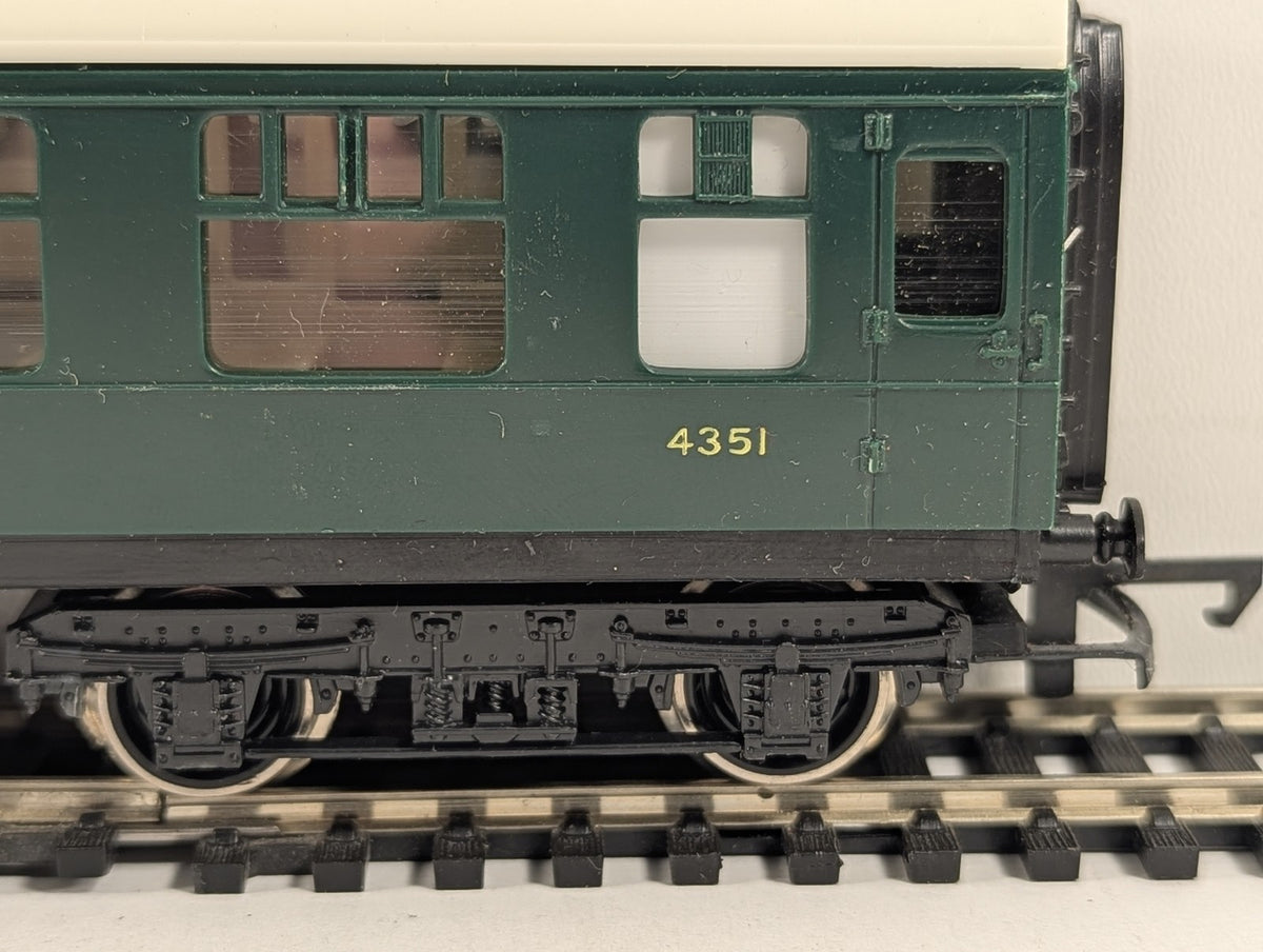 Hornby OO Gauge Maunsell Brake Third Coach Passenger Coach 4351 Southern Green
