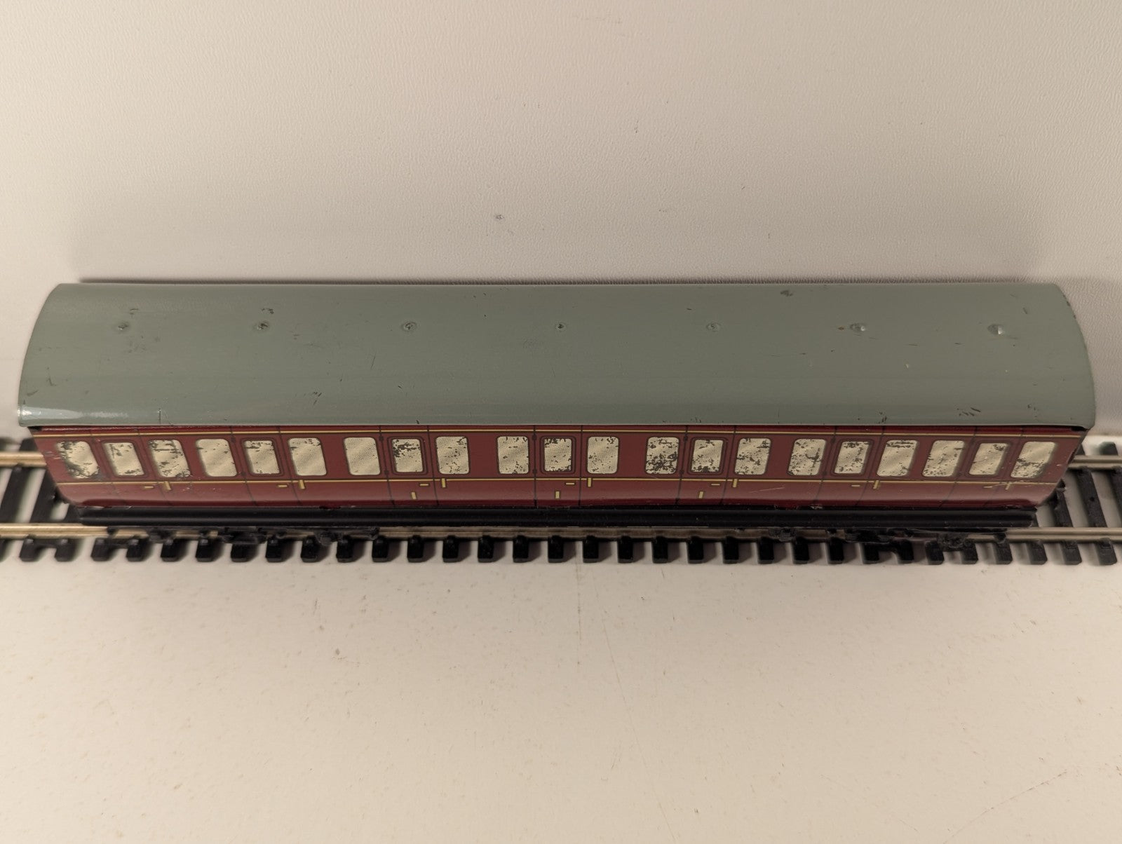 Hornby Dublo First Class Tinplate Suburban Coach OO Gauge