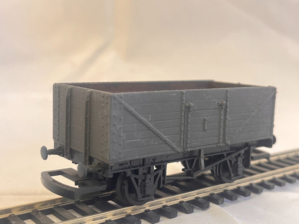 Hornby OO Gauge Grey 7 Plank Wagon