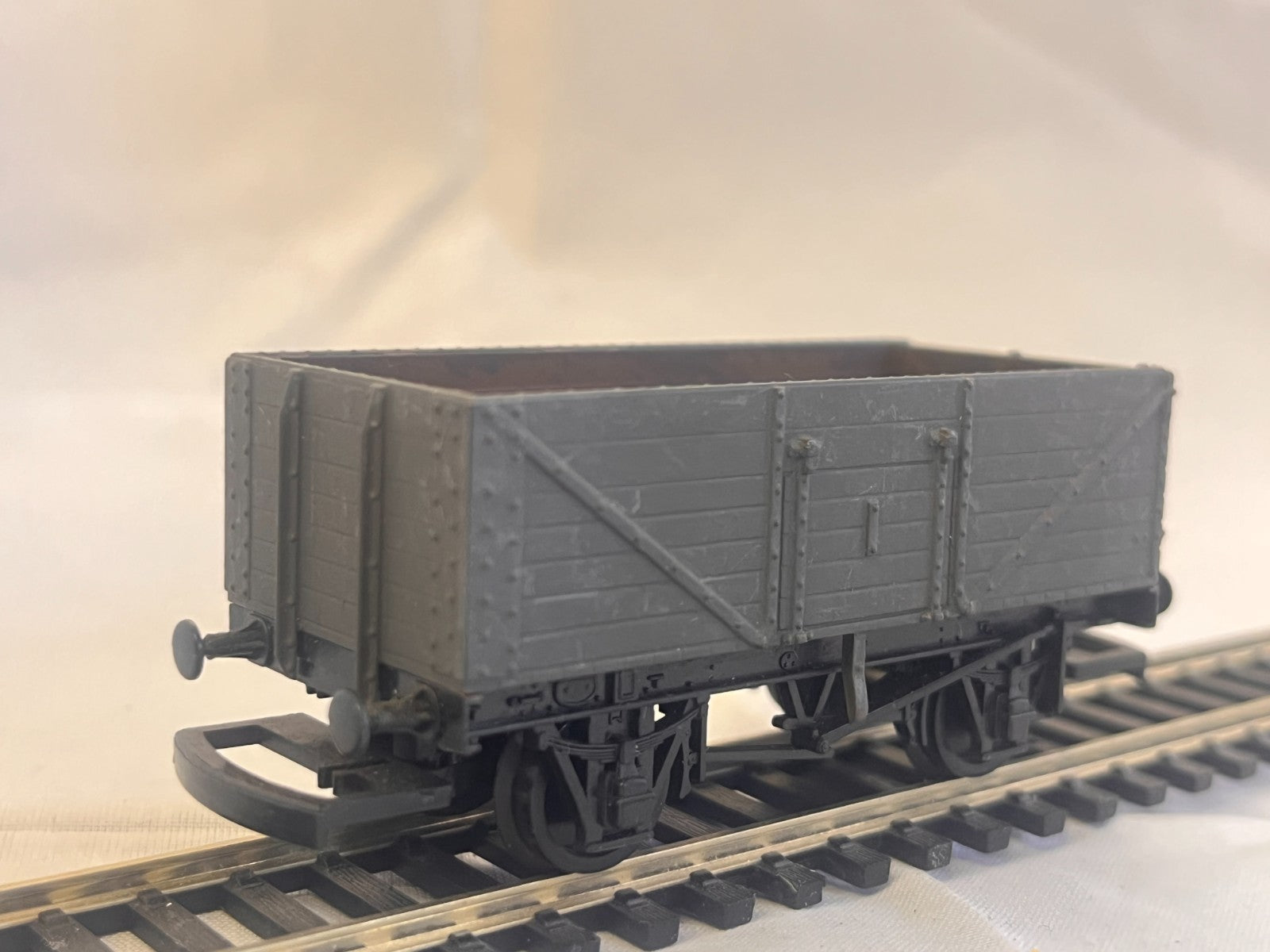 Hornby OO Gauge Grey 7 Plank Wagon