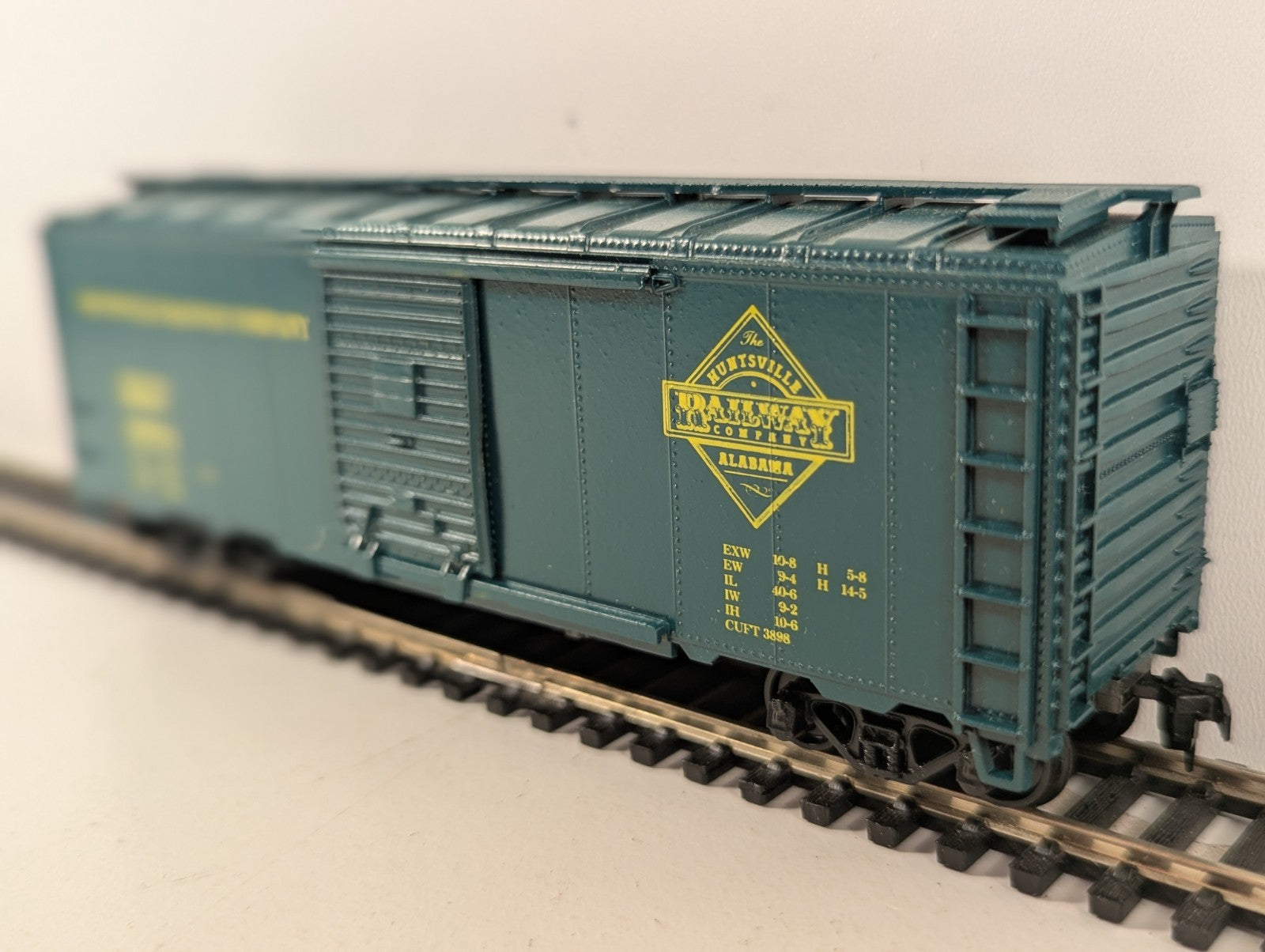 Athearn HO Scale USRA Rebuilt Steel 40' Box Car - Huntsville Railway Company