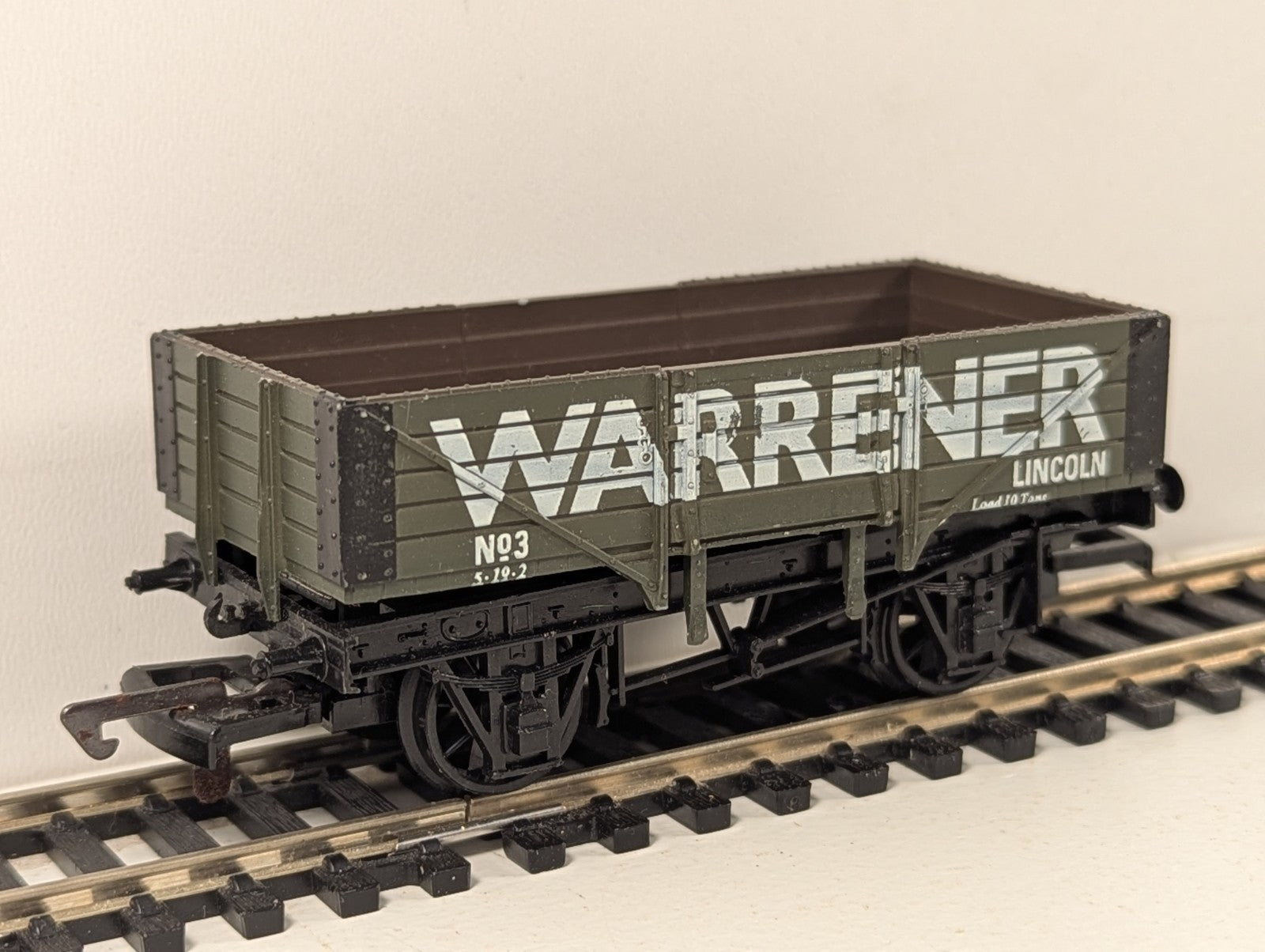 Dapol B163 OO Gauge 7 Plank Wagon Warrener Lincoln