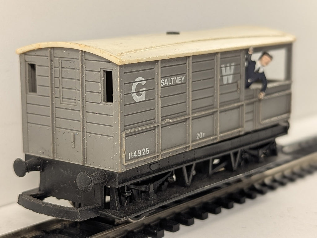 Hornby OO Gauge GWR 20t Toad Brake Van 'Saltney' 114925 GWR Grey R016