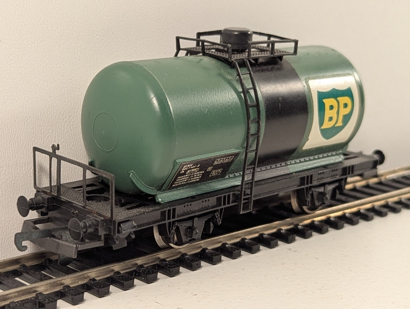 Lima HO Gauge BP Green Tanker Wagon