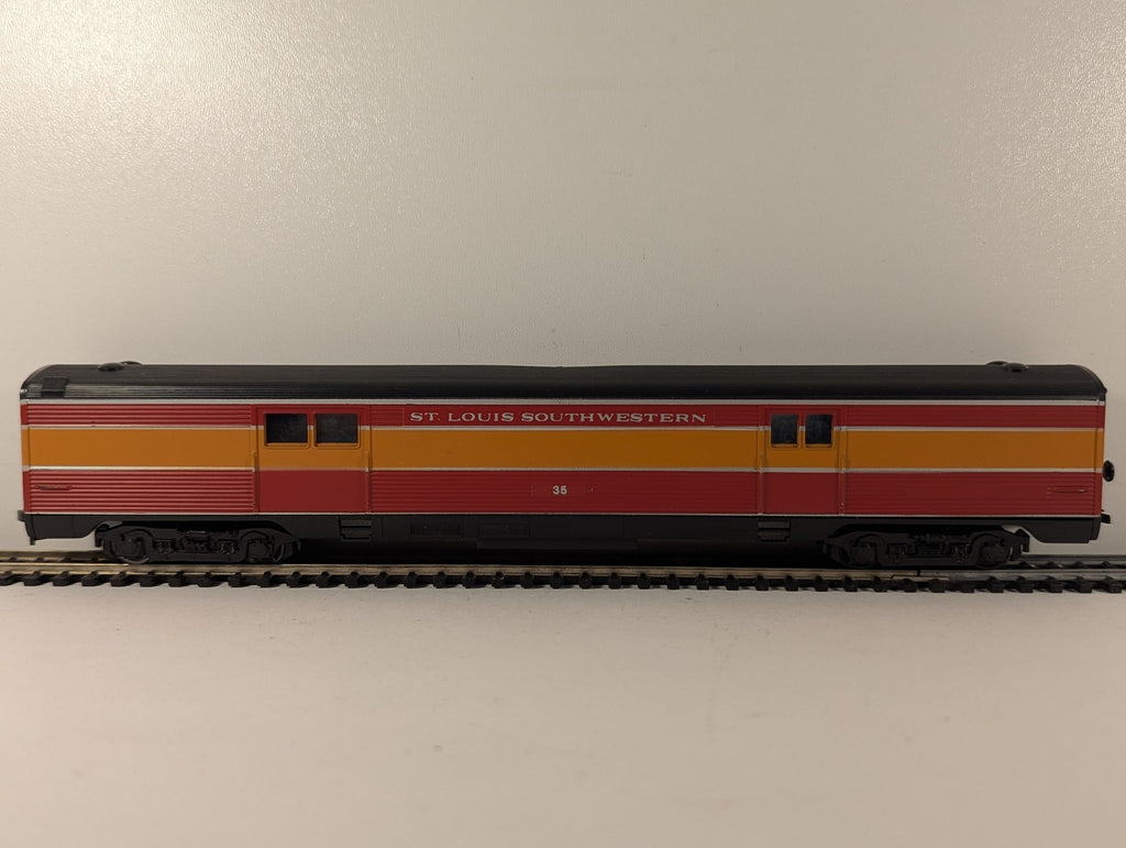Athearn HO Gauge 72ft Streamlined Baggage Car Passenger Coach 35