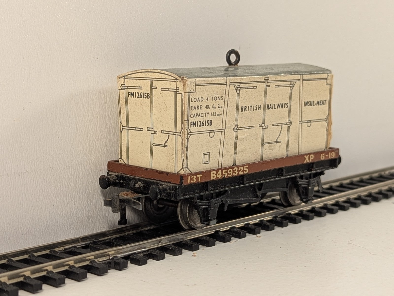 Hornby Dublo 32088 OO Gauge Low-Sided Wagon with White Meat Container - Boxed
