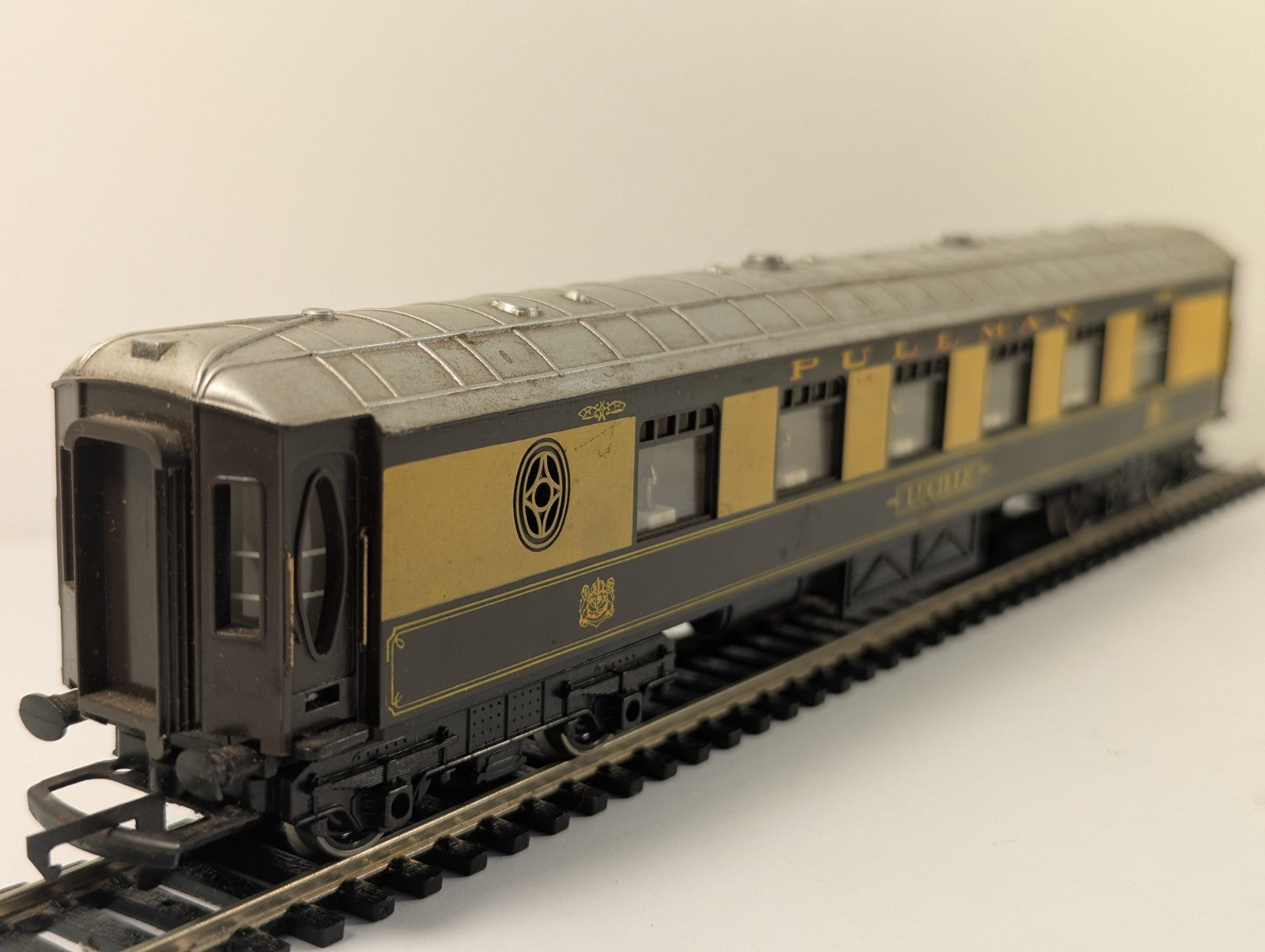 Hornby OO Gauge Pullman Parlour Car Lucille