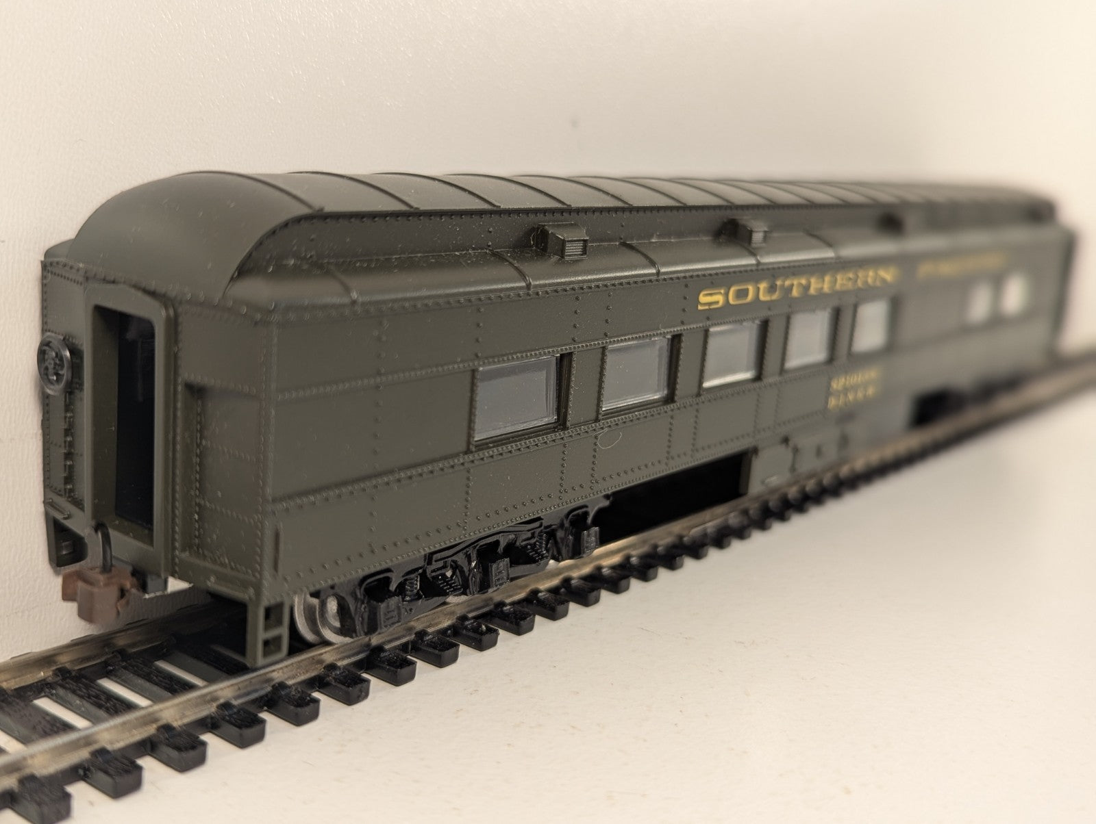 Athearn HO Gauge Southern Pacific Diner Car SP10138 - Boxed