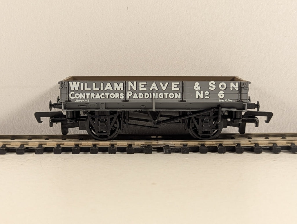 Replica Railways 13302 OO Gauge William Neave & Son 3 Plank Wagon - Boxed