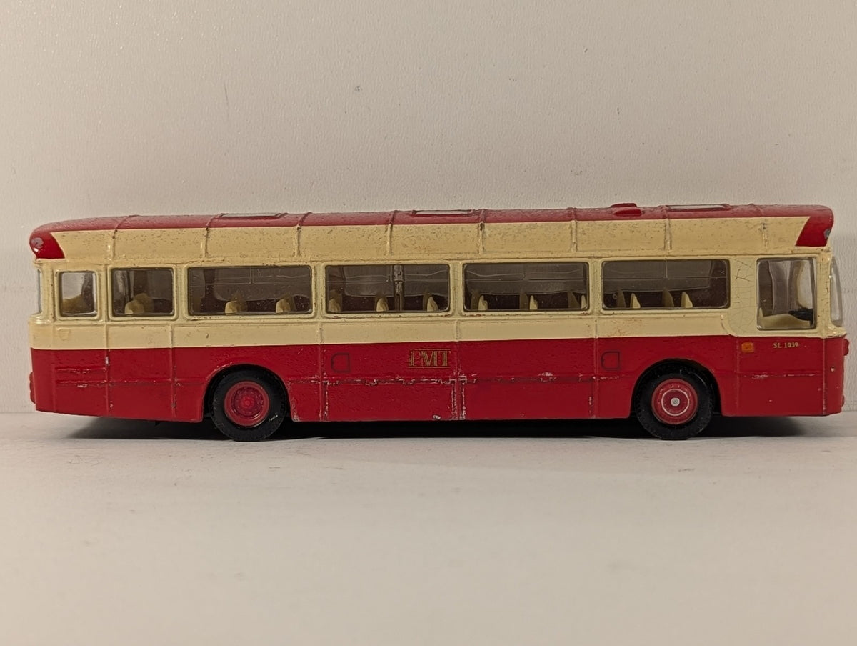 Corgi 1:76 AEC Reliance Weymann Die-cast Model SL 1039