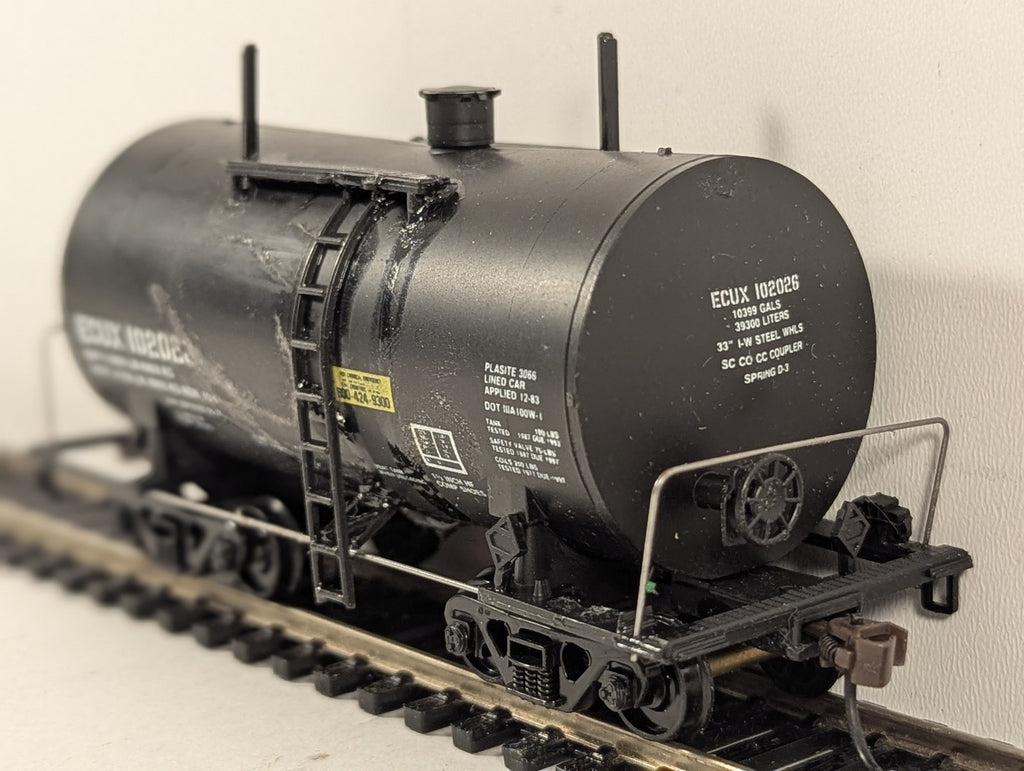 Walthers HO Gauge 30ft Tank Car ECUX 102026 ECUX Black 932-5105