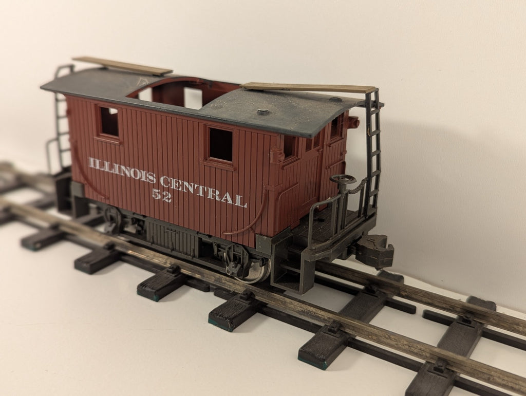Atlas O Gauge Illinois Central Caboose – 4-Wheel Version (Missing Part)