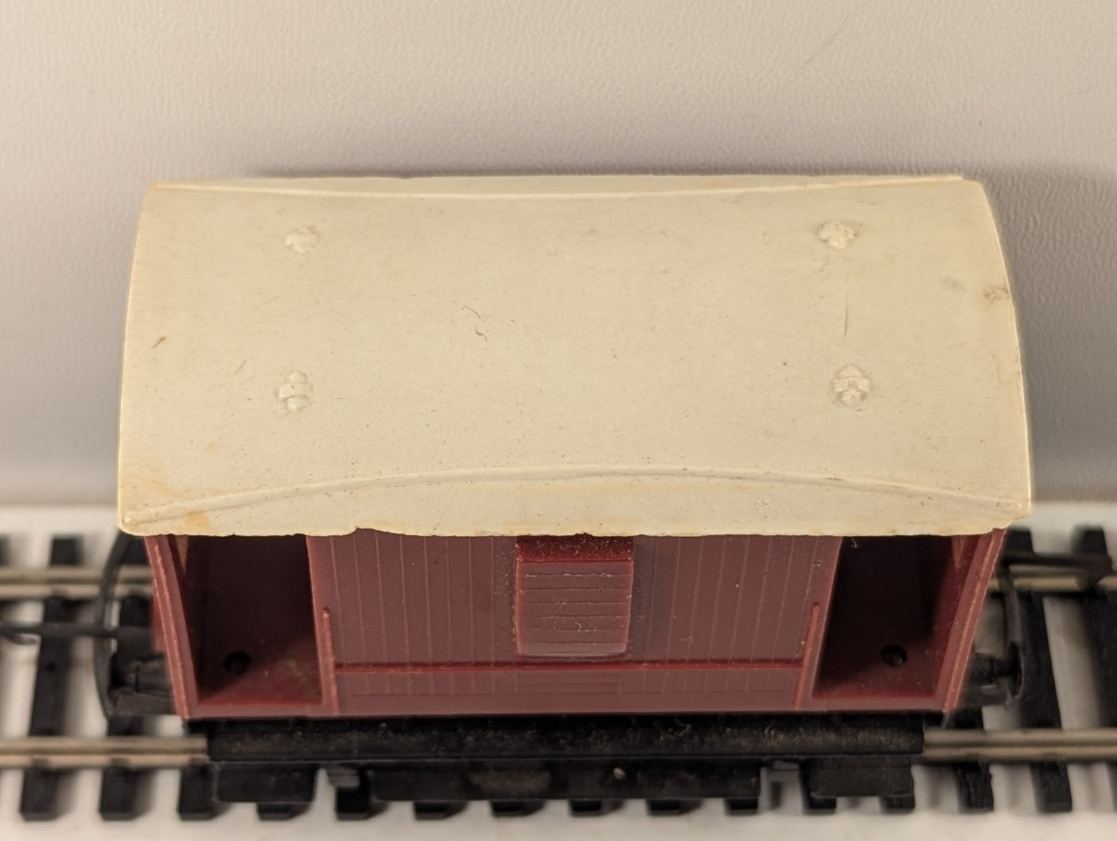 Tri-ang Railways R16 BR 20-Ton Brake Van Brown