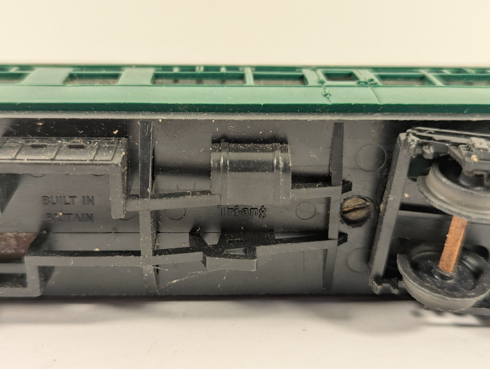 Tri-ang Railways R220 OO Gauge BR Southern Green Brake 2nd Coach