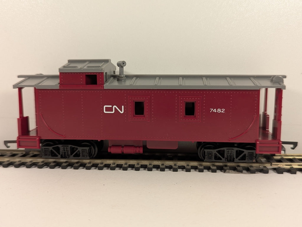Hornby OO Gauge C.N. Caboose 7482 Canadian National Maroon R.1151