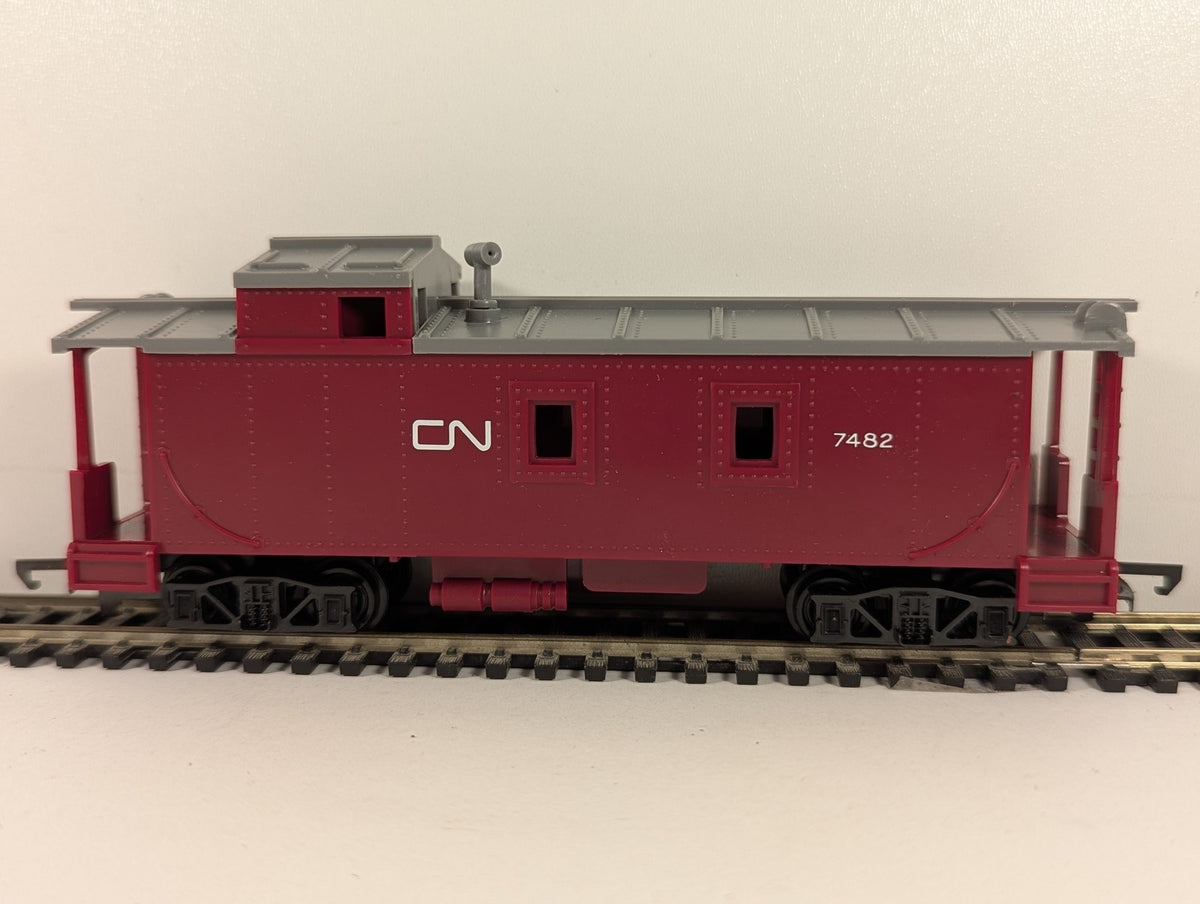 Hornby OO Gauge C.N. Caboose 7482 Canadian National Maroon R.1151