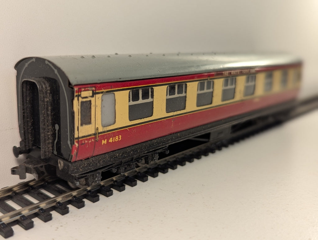 Hornby Dublo OO Gauge D12 First Class Corridor Coach "The White Rose"