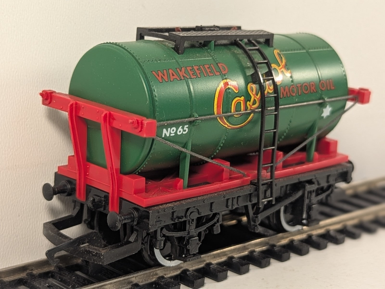 Hornby Railways R.127 Castrol Tank Wagon