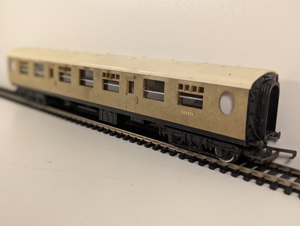 Tri-ang OO Gauge LNER Teak Composite Third Coach