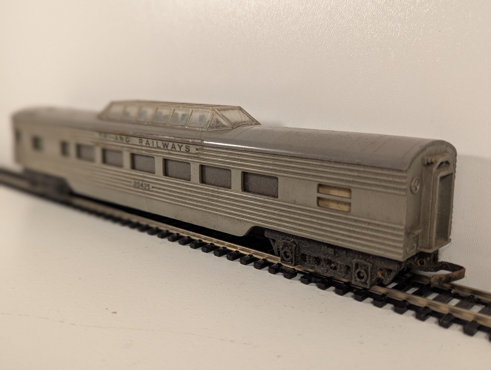 Tri-ang OO Gauge Transcontinental Vista Dome Coach