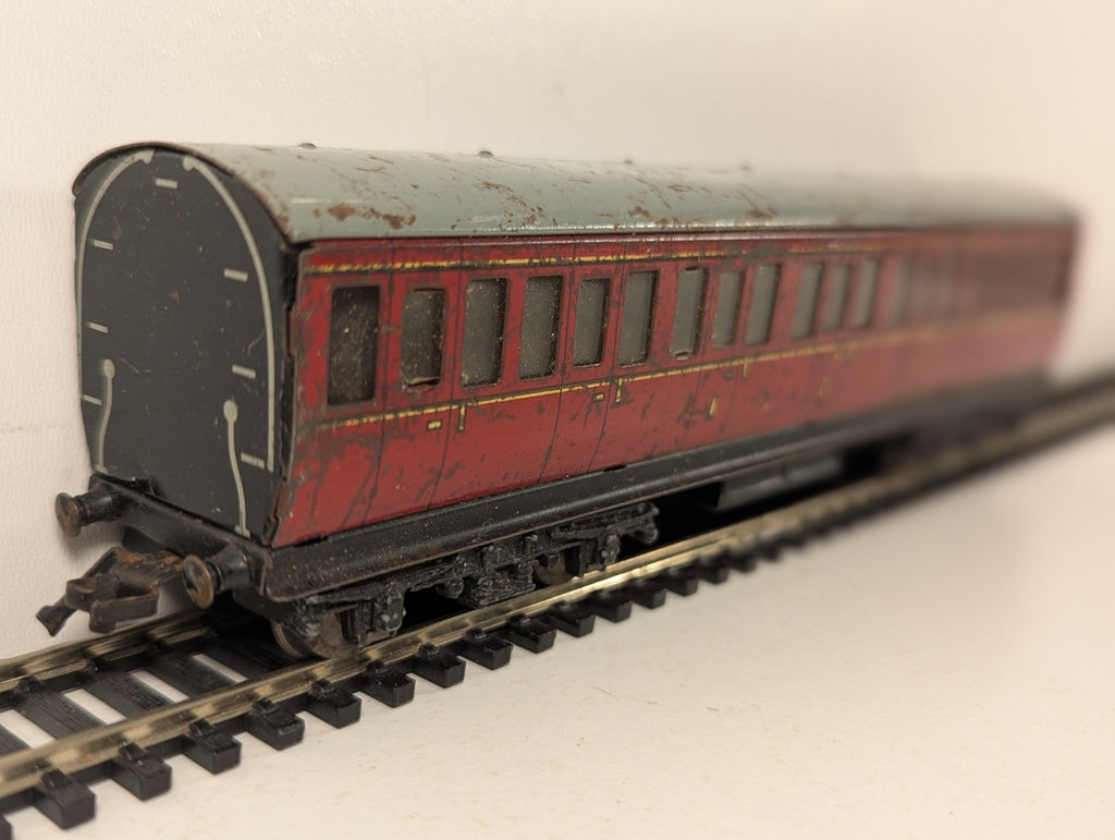 Hornby OO Gauge Passenger Coach LMS Maroon