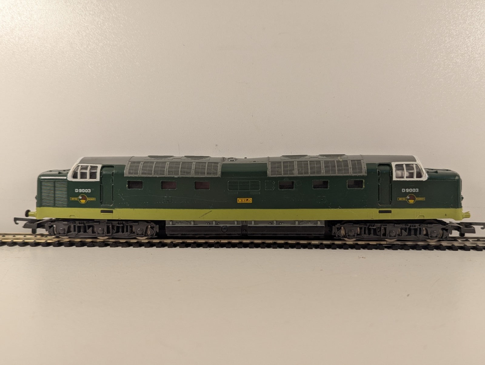 Lima OO Gauge Class 55 Deltic 'Meld' Diesel Locomotive D9003 BR Two Tone
