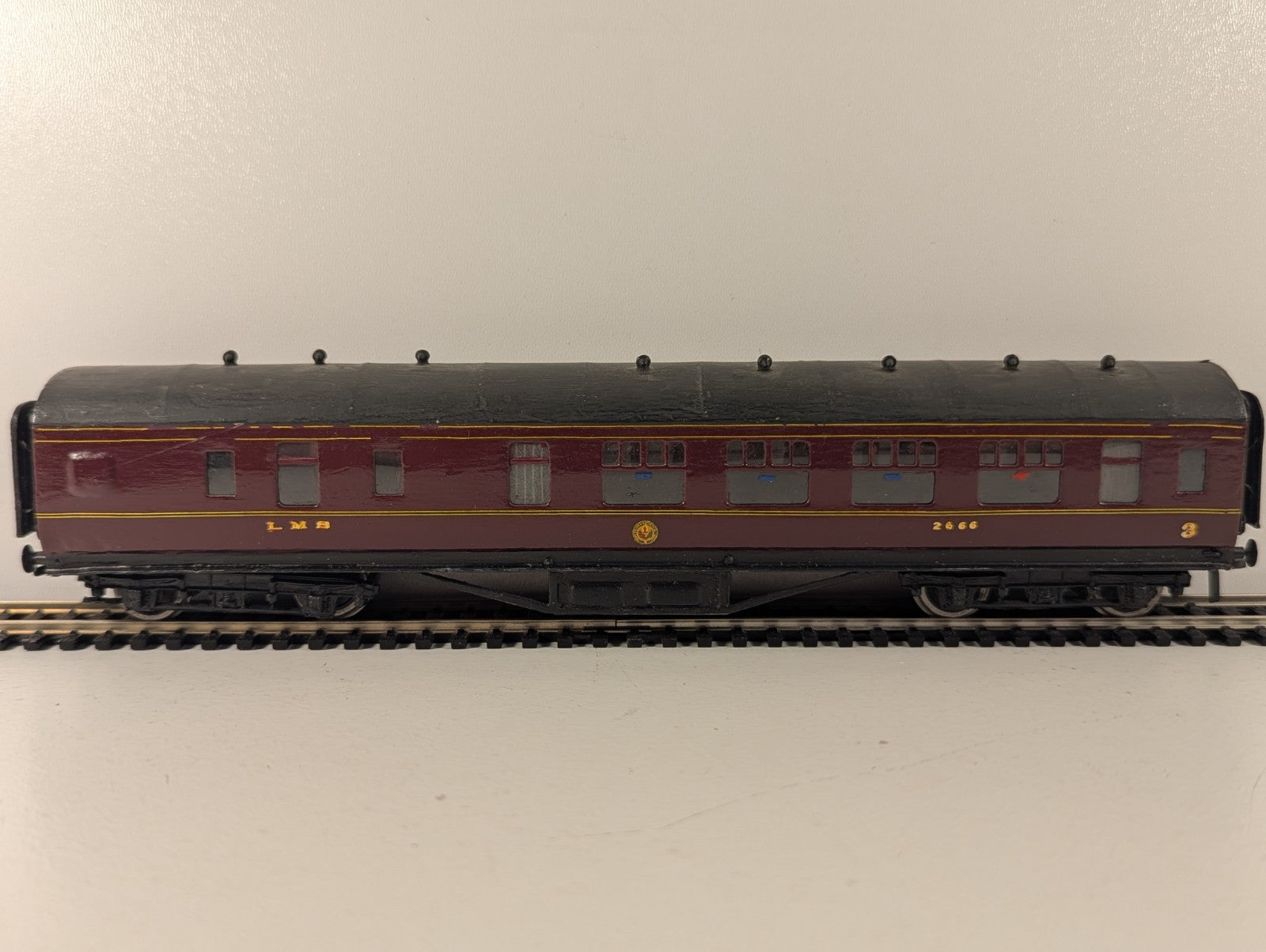 Exley OO Gauge LMS Maroon Third Class Corridor Coach
