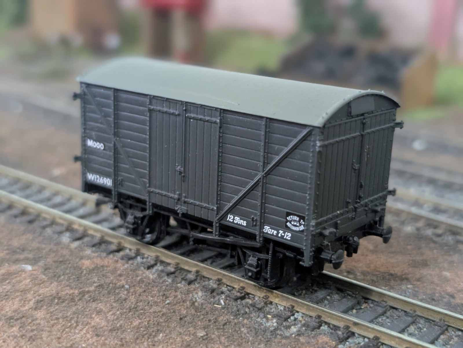 Bachmann 33-701 12 Ton Mogo Van Wagon W126901 in BR Grey Livery