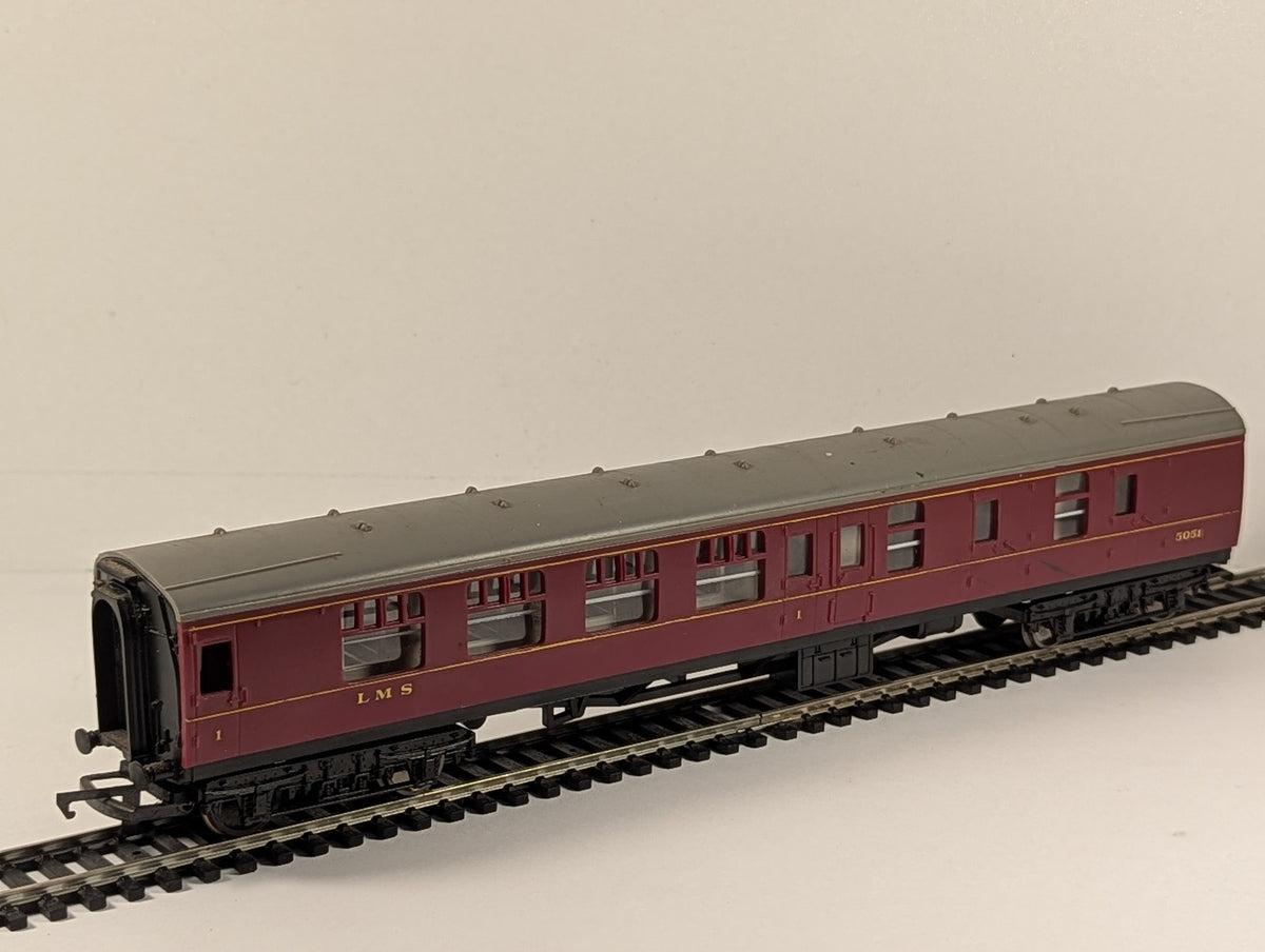 Hornby OO Gauge LMS Stanier Brake Composite Coach Passenger Coach 5051