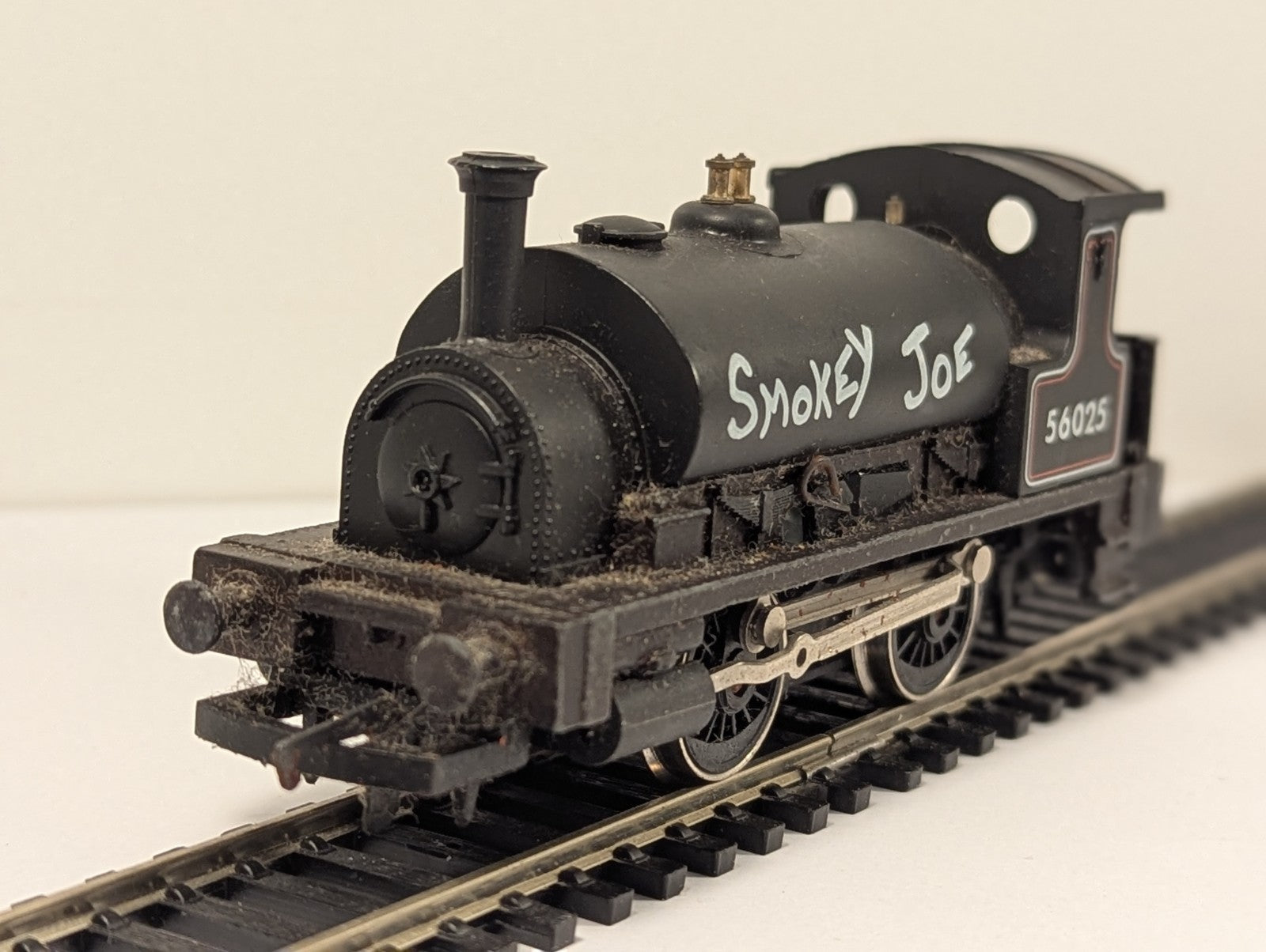 Hornby OO Gauge Smokey Joe 0-4-0ST Tank Locomotive