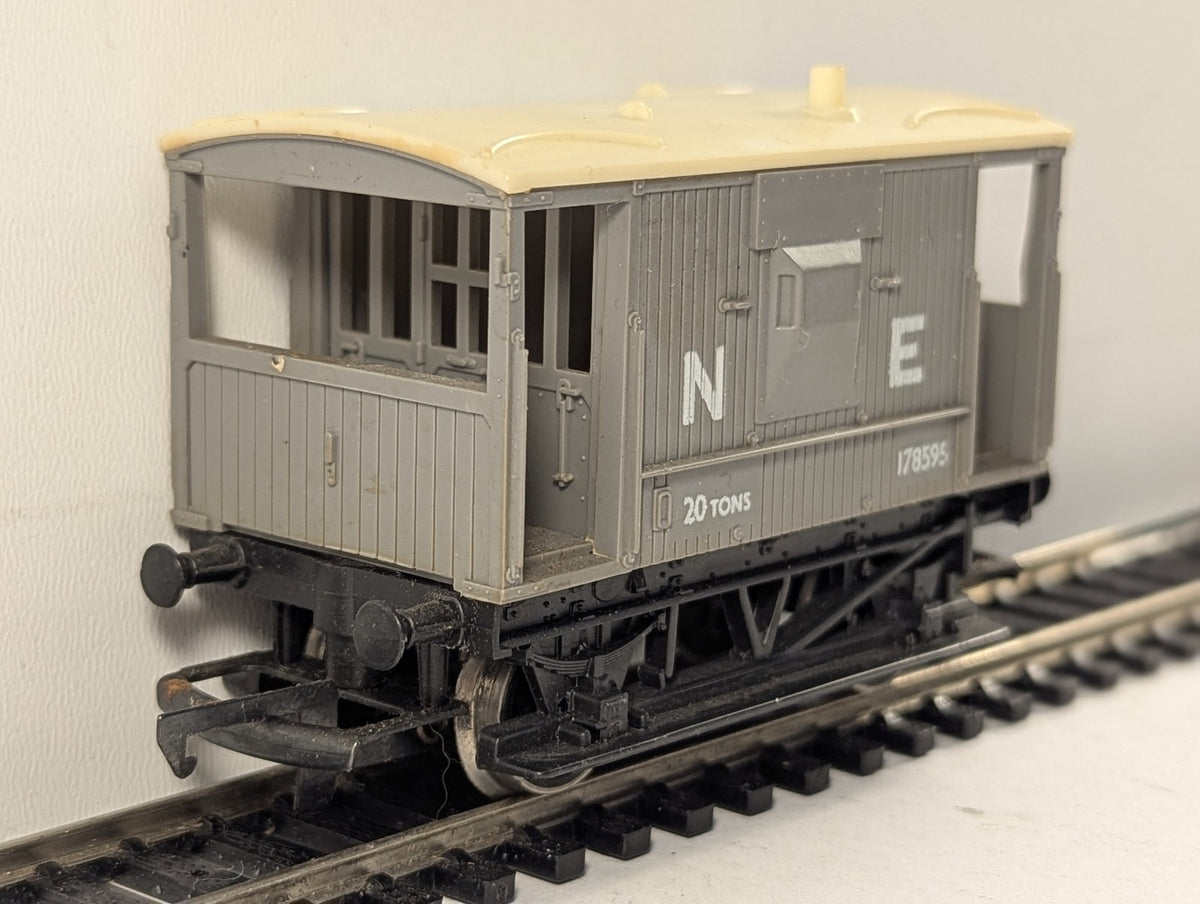 Hornby OO Gauge LNER 20 Ton Brake Van 178595 LNER Grey R124