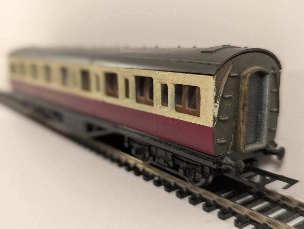 Graham Farish OO Gauge Suburban Compartment Coach Passenger Coach
