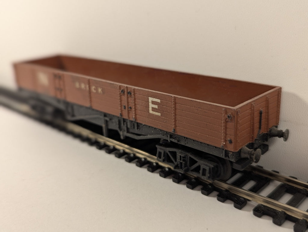 Tri-ang OO Gauge LNER Brick Wagon Goods Wagon NE Brown R219