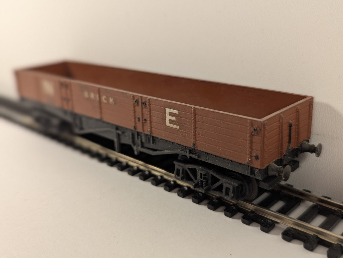 Tri-ang OO Gauge LNER Brick Wagon Goods Wagon NE Brown R219