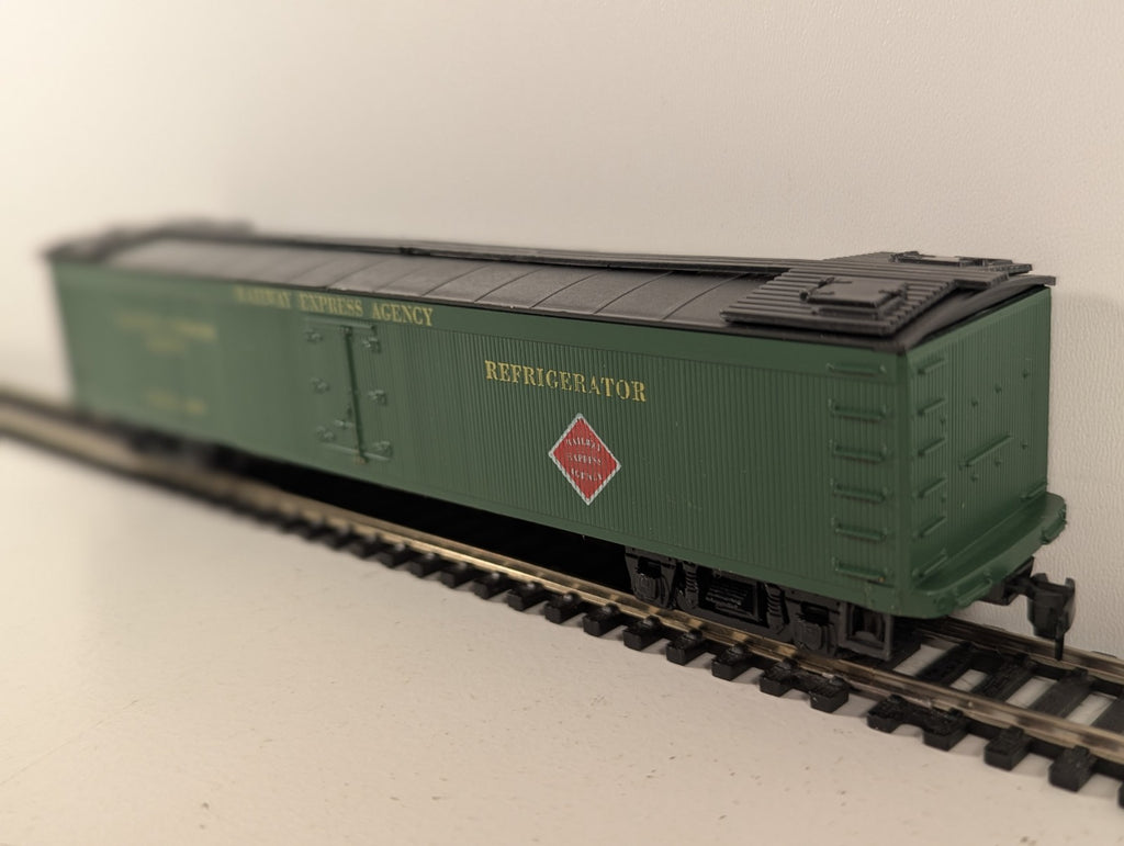 Roundhouse MDC Express Refrigerator Car – REA HO Scale