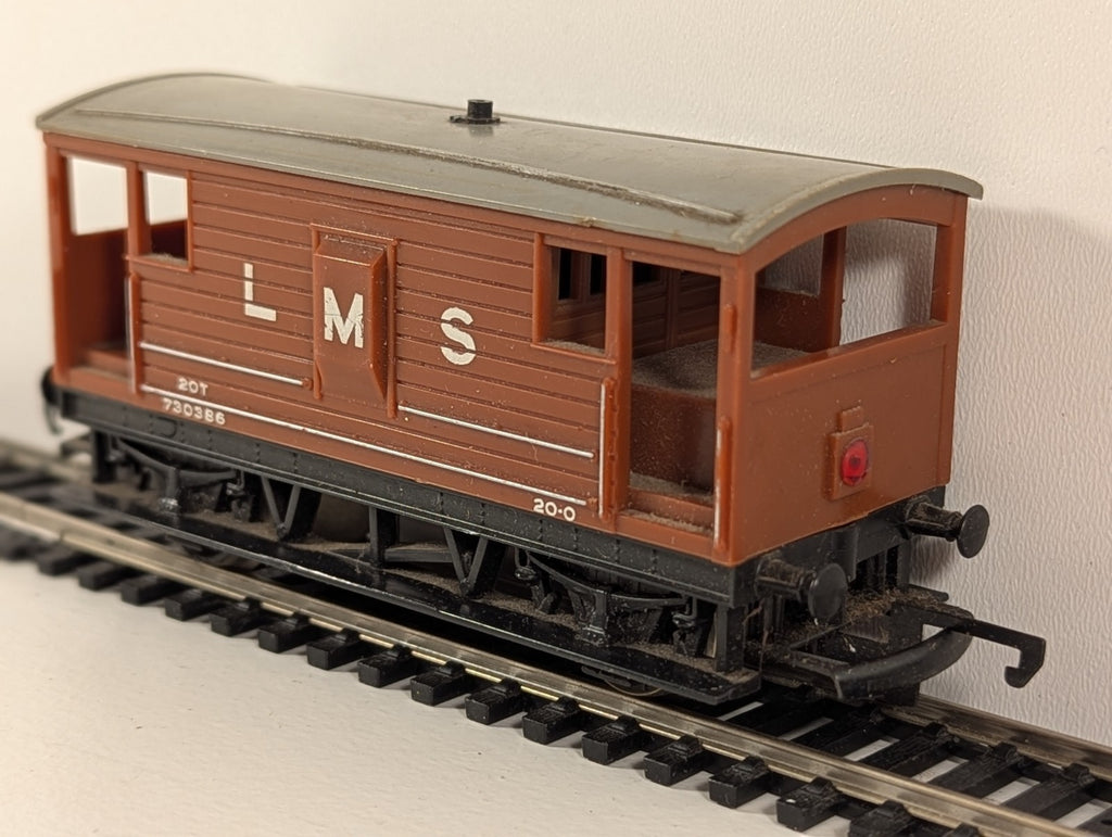 Hornby LMS 20-Ton Brake Van 730386 Brown OO Gauge