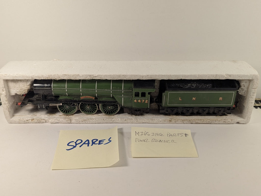 Hornby OO Gauge Flying Scotsman Steam Locomotive 4472 LNER Green Poor Runner